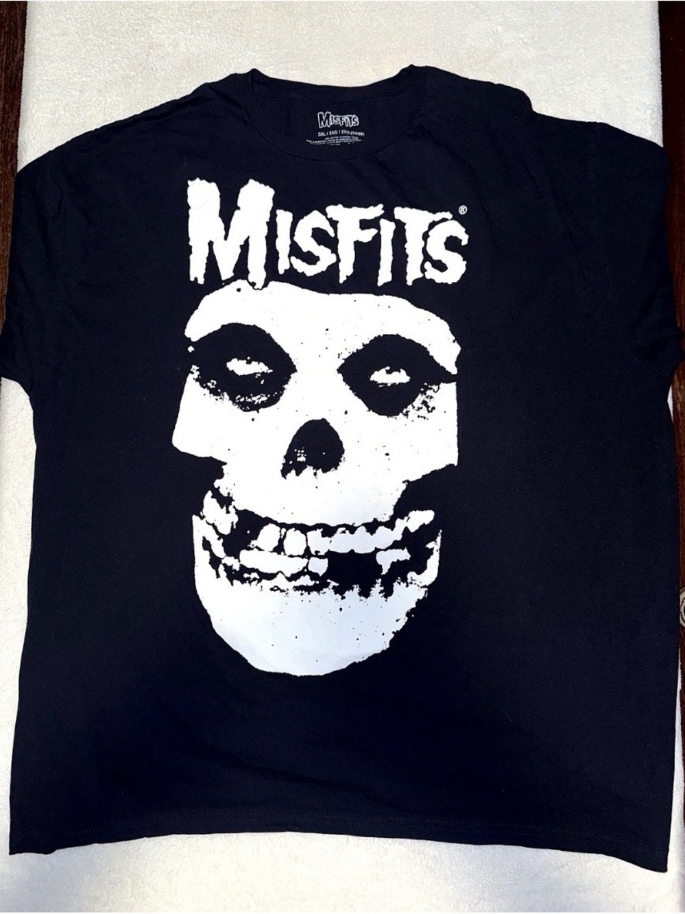 Men's Black Short-Sleeve Graphic Tee - misfits